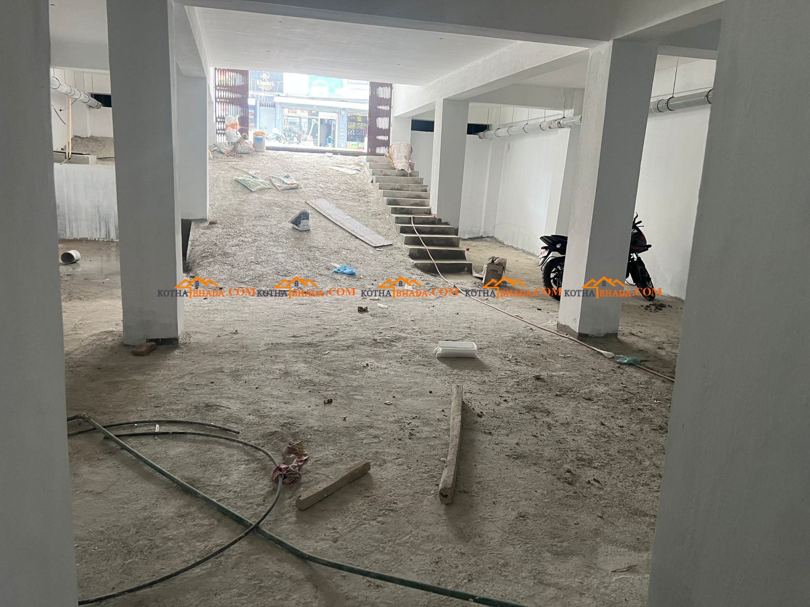 Office space available for rent (TOTAL 4 FLATS EACH DIFFERENT PRICE 40K to 1 lakh)